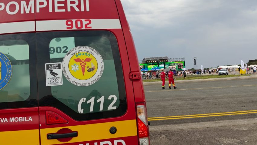 Vijelie în Timiș: copaci căzuți, panouri smulse și persoane rănite la un festival Vijelie în Timiș: copaci căzuți, panouri smulse și persoane rănite la un festival
