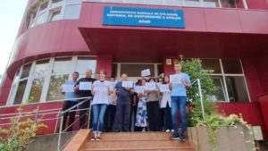 Protest al angajaţilor de la Apele Române Arad