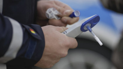 CJ Arad cumpără primul echipament pentru determinarea prezenţei drogurilor în organism