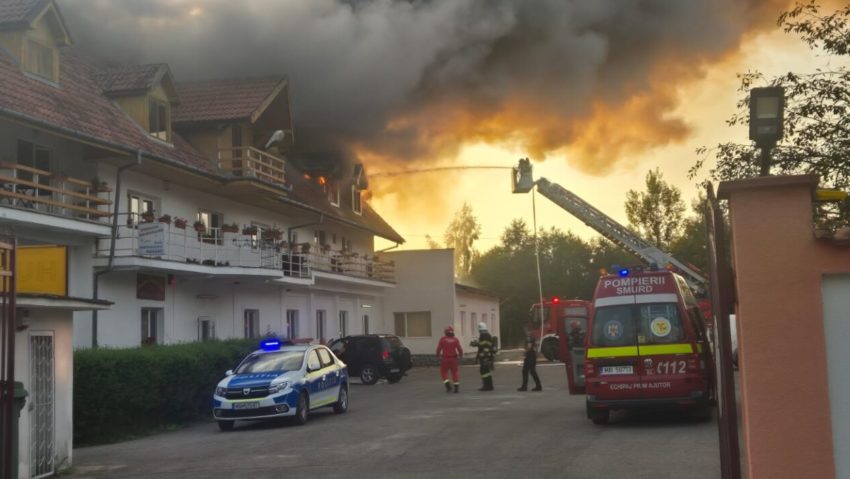 Incendiu la un complex turistic din Petroșani Incendiu la un complex turistic din Petroșani