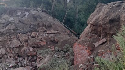 Podul de la Tapia s-a prăbușit