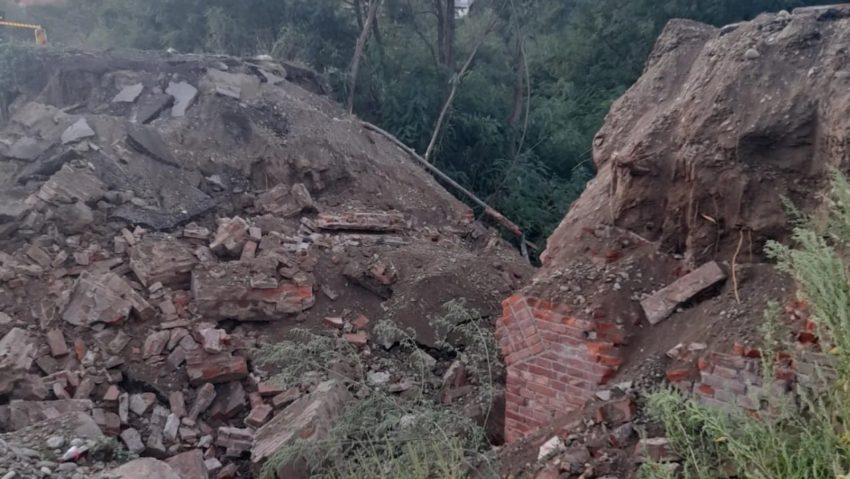 Podul de la Tapia s-a prăbușit
