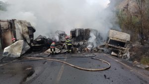 Autotren în flăcări, pe DN 7 în județul Arad