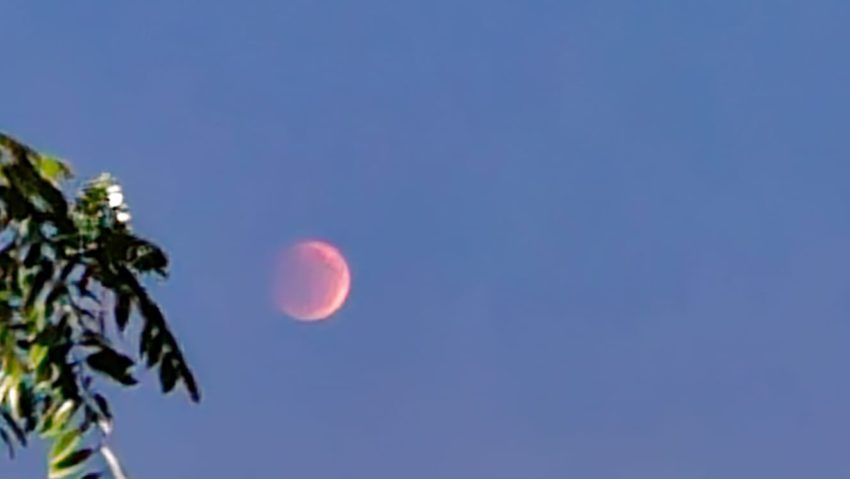Eclipsa totală de Lună, vizibilă în România Eclipsa totală de Lună, vizibilă în România