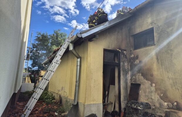 Cursuri mai scurte pentru elevii din Dudeștii Noi, după incendiul din curtea bisericii unde merg la școală