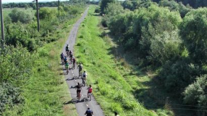 Timișul dezvoltă traseele de cicloturism: punct memorial inaugurat pe ruta europeană „Cortina de Fier”