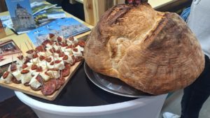 Pita de Pecica și Salamul de Nădlac, promovate la un târg din Budapesta