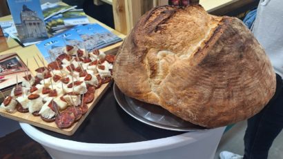 Pita de Pecica și Salamul de Nădlac, promovate la un târg din Budapesta