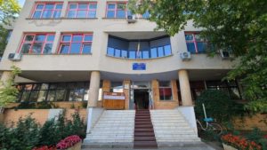Grav incident într-o școală din Timișoara. Doi elevi, descoperiți că întrețineau relații sexuale în toaletă