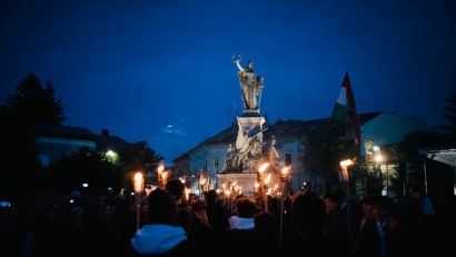 Sute de maghiari, prezenți la la comemorările din Parcul Reconcilierii din Arad
