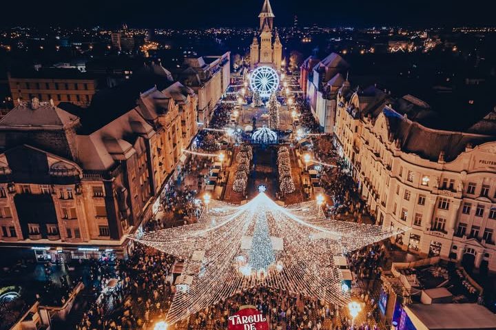 Ștefan Bănică Jr. cântă la deschiderea Târgului de Crăciun de la Timișoara