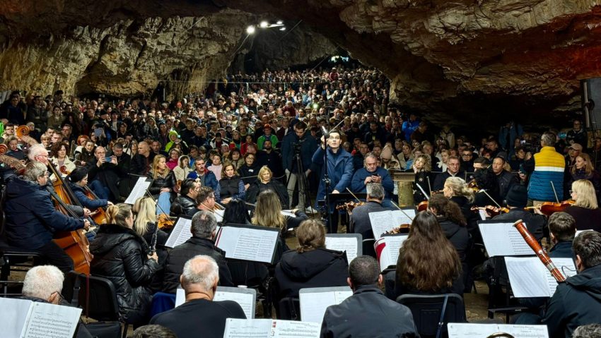 Record de public la concertul din Peștera Românești Record de public la concertul din Peștera Românești