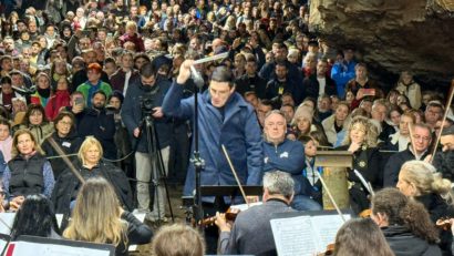 Record de public la concertul din Peștera Românești