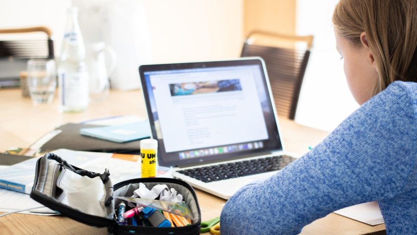 Tineri din Timișoara sprijiniți să își continue studiile prin Fundația parohială „Preot Ioan Olariu” Tineri din Timișoara sprijiniți să își continue studiile prin Fundația parohială „Preot Ioan Olariu”