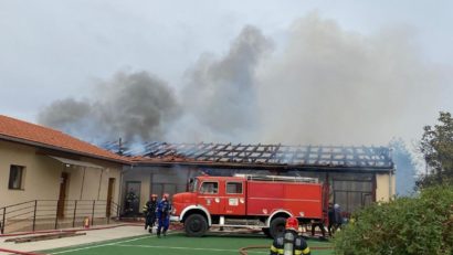 Incendiu la școala din Lovrin. 80 de persoane s-au autoevacuat