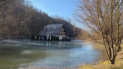 Lacul din centrul staţiunii Moneasa, exploatat ilegal