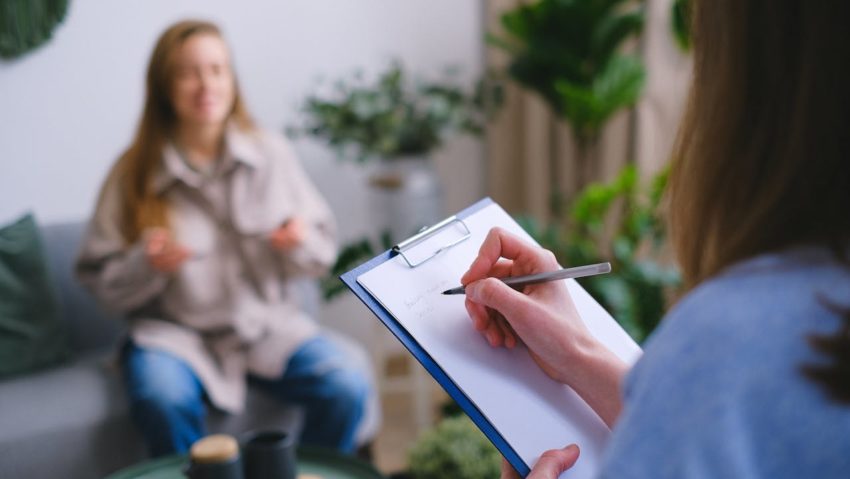 Sănătatea mintală, între frică și vindecare: psiholog militar din Timișoara explică de ce vulnerabilitatea este o putere Sănătatea mintală, între frică și vindecare: psiholog militar din Timișoara explică de ce vulnerabilitatea este o putere