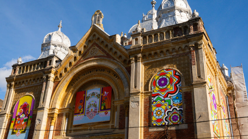 Sinagoga din Fabric prinde viață printr-un proiect artistic inovator Sinagoga din Fabric prinde viață printr-un proiect artistic inovator