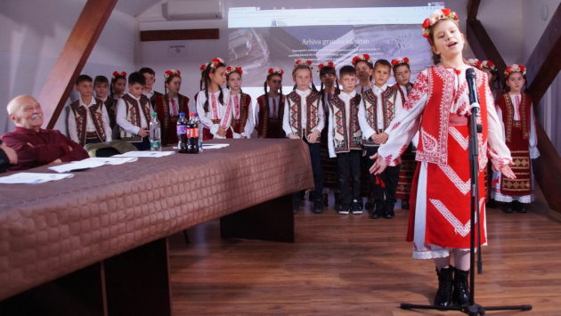 Copii de la Școala Gimnaziala 16 la lansarea arhivagraiuluibanatan.ro © Liviu-George Dumitru