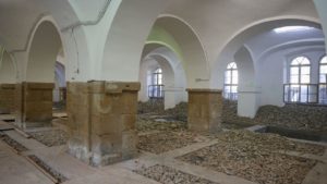 Ziduri medievale descoperite la Castelul Huniade. CJ Timiș: „Lucrările continuă fără întârzieri”