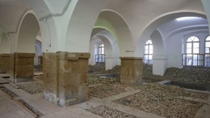 Ziduri medievale descoperite la Castelul Huniade. CJ Timiș: „Lucrările continuă fără întârzieri”