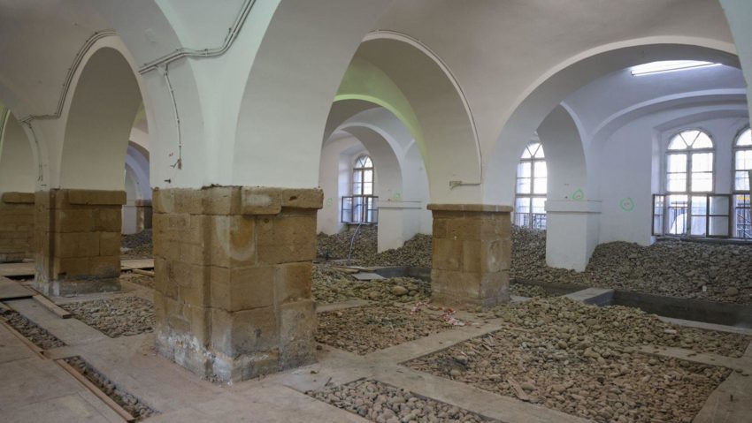 Ziduri medievale descoperite la Castelul Huniade. CJ Timiș: „Lucrările continuă fără întârzieri”