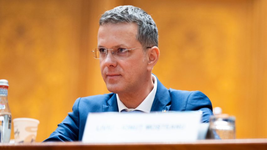 Ionuţ Moşteanu și-a anunțat demisia din funcţia de ministru al Apărării