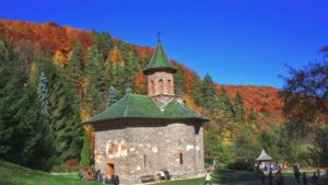 15.000 de pelerini sunt aşteptaţi la Mănăstirea Prislop la manifestările dedicate Sfântului Arsenie Boca