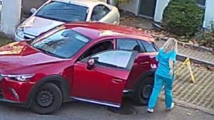 Anchetă internă la Spitalul Municipal Timișoara, după apariția unor imagini cu angajați în echipament medical pe stradă