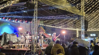 Târgul de Crăciun din Arad s-a deschis și își așteaptă vizitatorii în patru zone ale orașului