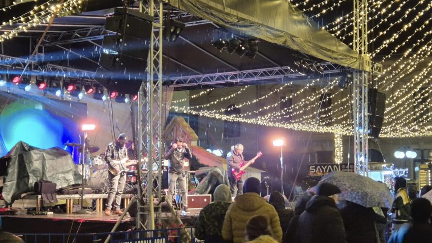 Târgul de Crăciun din Arad s-a deschis și își așteaptă vizitatorii în patru zone ale orașului