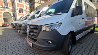 Şase noi microbuze electrice pentru transportul elevilor din județul Hunedoara