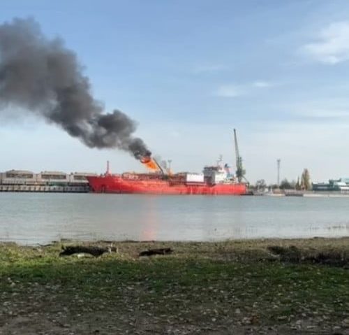 Sat de pe malul românesc al Dunării, evacuat după ce o dronă rusească a lovit o navă cu GPL
