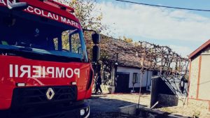 Incendiu la o casă din Lovrin, provocat de o scânteie sărită din sobă