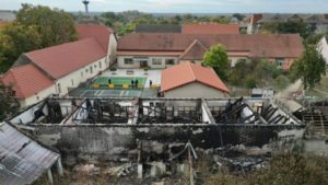 Bani de la CJ Timiș pentru școala din Lovrin, distrusă de un incendiu