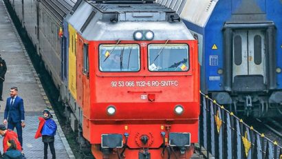 Patru trenuri CFR Călători vor purta nume simbolice de Ziua Naţională a României