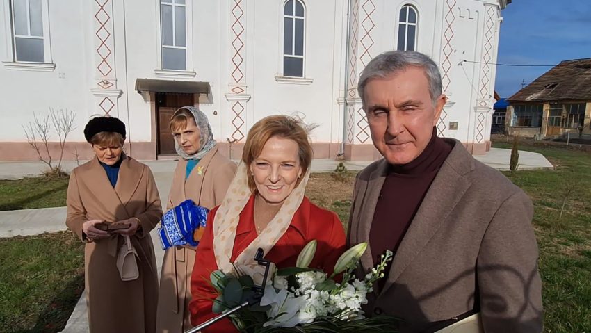 FOTO | Familia Regală a României, prezentă la slujba de Crăciun de la Săvârșin