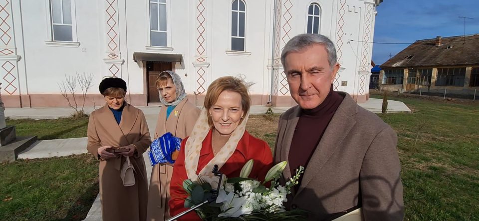 FOTO | Familia Regală a României, prezentă la slujba de Crăciun de la Săvârșin