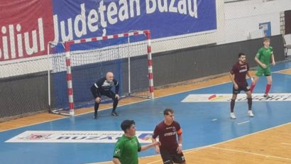 Se bat la titlul și „au lansat” un portar de 56 de ani