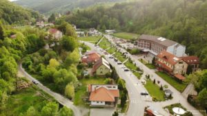 Grad de rezervare de 90% la hotelurile şi pensiunile din Moneasa deschise de Crăciun şi Revelion
