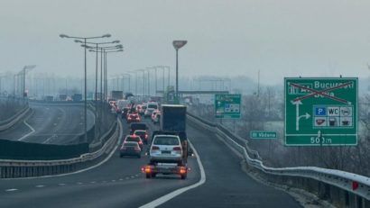 Traficul intens de sărbători lasă în urmă multe gunoaie pe drumurile din vestul țării