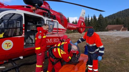 Turist accidentat în Parângul Mare. A fost nevoie de elicopterul SMURD