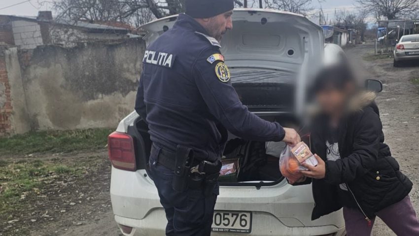 Polițiștii din Lugoj, gest de solidaritate de Crăciun: cadouri pentru copiii din familii nevoiașe