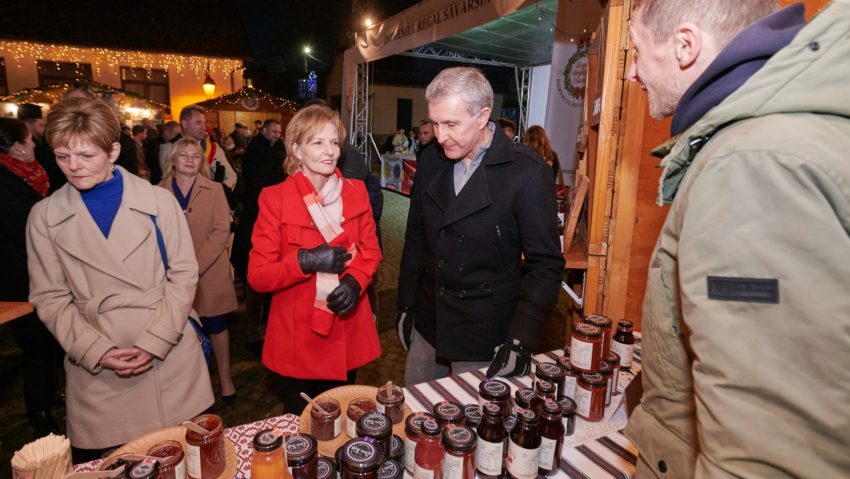 Târgul Regal de Crăciun, deschis la Domeniul Regal Săvârșin în prezența Familiei Regale