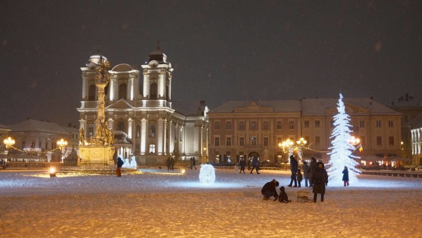 Strat de zăpadă de 16 centimetri în Timișoara, cel mai mare din ultimii ani. Urmează nopți cu ger