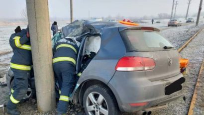 Accidente în lanț pe drumurile județene din Arad. Poliția verifică intervențiile împotriva poleiului