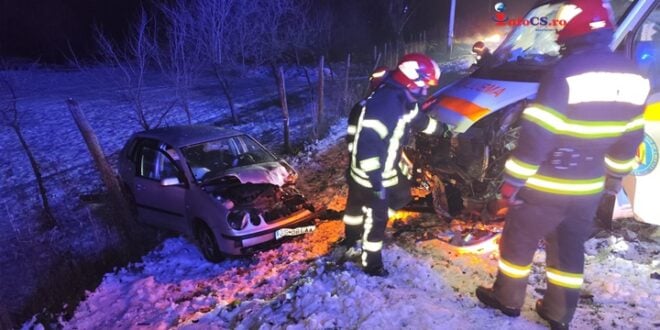 Trei persoane rănite după coliziunea dintre o ambulanţă şi o maşină