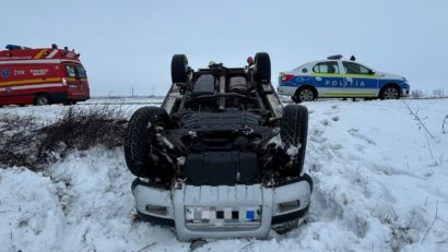 Accident pe drumul Timișoara–Reșița: o mașină s-a răsturnat la Voiteni