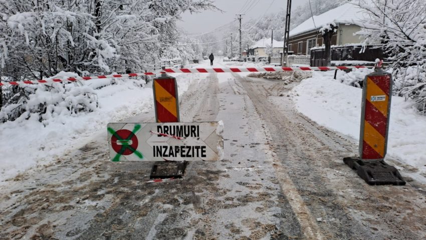 Ninsori abundente în județul Arad: trafic îngreunat și peste 2.000 de gospodării fără curent