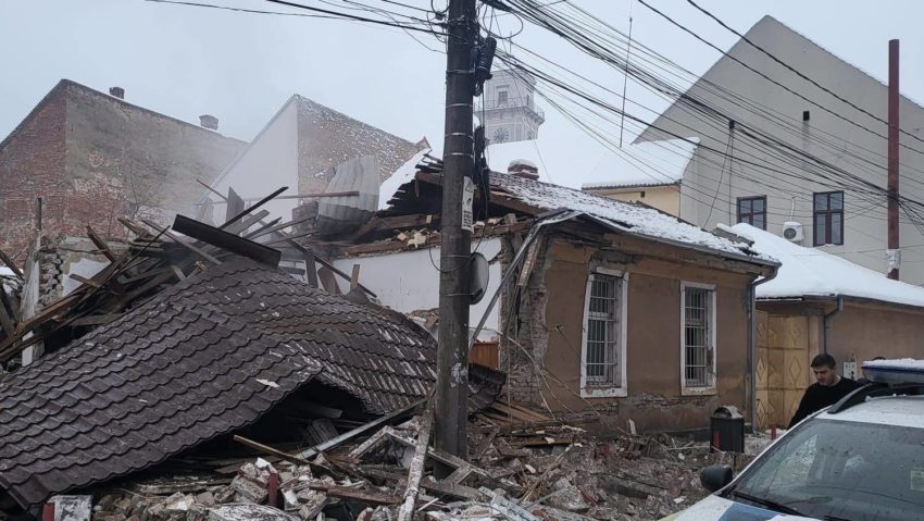 Deflagrație într-o anexă a Poliției Rutiere din Lugoj: trei angajați MAI răniți